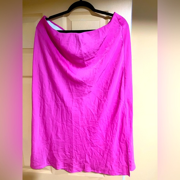 Target a new day bright pink satin skirt size large never worn - Picture 1 of 3